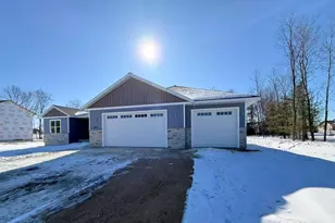 621 Amberwood Wy, Plover, WI 54467 - Photo 2