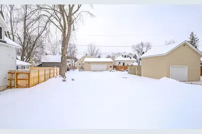 1017 S 11th Avenue, Wausau, WI 54401 - Photo 2