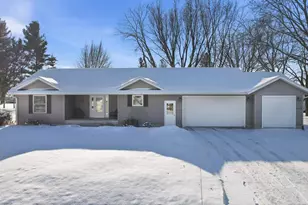 1610 E Cleveland St, Marshfield, WI 54449 - Photo 2
