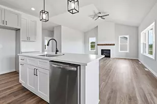 118125 Betty Dr, Stratford, WI 54484 - Photo 6