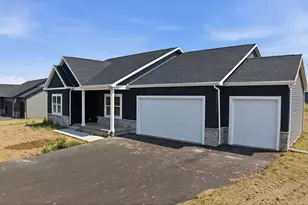 118125 Betty Dr, Stratford, WI 54484 - Photo 2