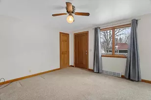 406 N Spruce Ave, Marshfield, WI 54449 - Photo 4