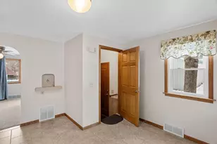 406 N Spruce Ave, Marshfield, WI 54449 - Photo 8