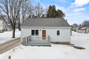 406 N Spruce Ave, Marshfield, WI 54449 - Photo 2