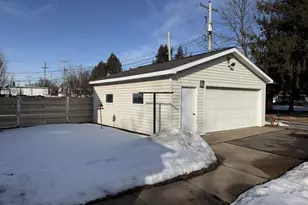 618 E Bridge St, Wausau, WI 54403 - Photo 2
