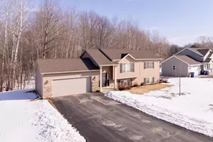 812 Pinedale Ln, Kronenwetter, WI 54455 - Photo 2
