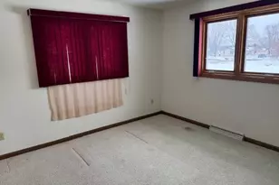 521 N Auburn Ave, Marshfield, WI 54449 - Photo 8