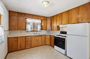 1113 E 4th St, Marshfield, WI 54449 - Photo 2