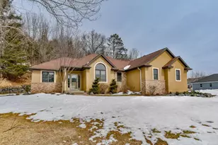 1806 Eagle Valley Ln, Wausau, WI 54403 - Photo 2