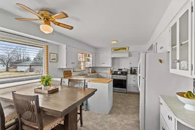 516 Sixth Avenue, Stevens Point, WI 54481 - Photo 2