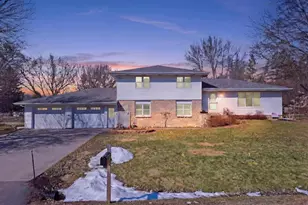 1906 S Cedar Ave, Marshfield, WI 54449 - Photo 2