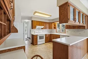 1121 Fairview Dr, Marshfield, WI 54449 - Photo 2