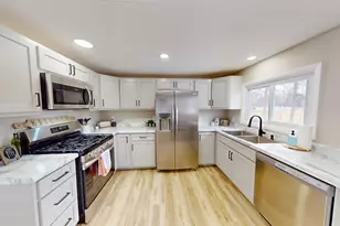 214 E 21st St, Marshfield, WI 54449 - Photo 6