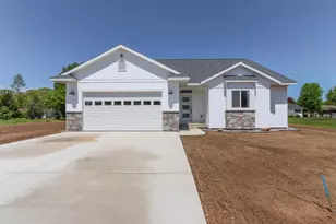 1030 Michele Ct, Port Edwards, WI 54469 - Photo 2