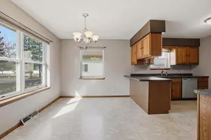 3600-3602 Yvonne Dr, Stevens Point, WI 54481 - Photo 6