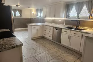 225 W 28th St, Marshfield, WI 54449 - Photo 2