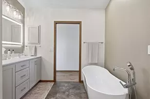 E1517 Johnson Rd, Iola, WI 54945 - Photo 28