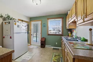 1561 Ojibwa Ln, Plover, WI 54467 - Photo 16