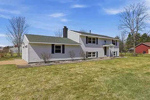 1561 Ojibwa Ln, Plover, WI 54467 - Photo 2