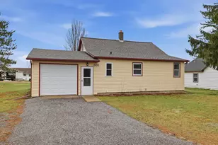 331 2nd St, Rosholt, WI 54473 - Photo 2