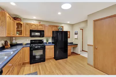 4028 Woodridge Trace, Wisconsin Rapids, WI 54495 - Photo 8
