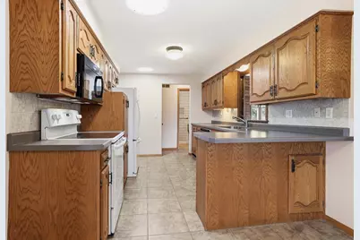 215 Willow Street, Stevens Point, WI 54481 - Photo 10