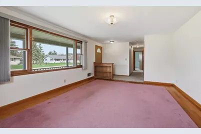215 Willow Street, Stevens Point, WI 54481 - Photo 8