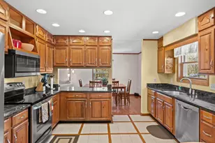 530 Canterbury Dr, Plover, WI 54467 - Photo 4