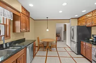 530 Canterbury Dr, Plover, WI 54467 - Photo 6