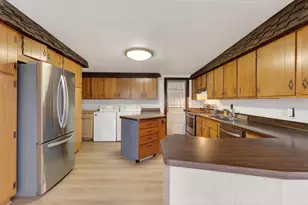 2011 Oak St, Wisconsin Rapids, WI 54494 - Photo 2