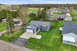 305 W 29th St, Marshfield, WI 54449 - Photo 4