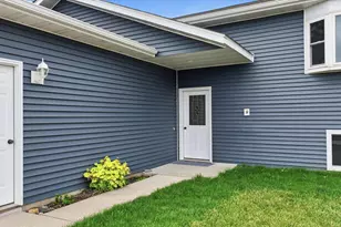 305 W 29th St, Marshfield, WI 54449 - Photo 6