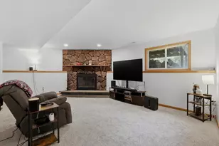 2410 Hickory Dr, Plover, WI 54467 - Photo 32