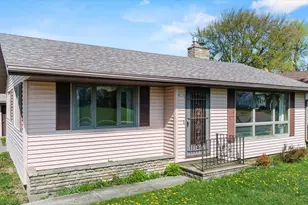 808 N Walnut Ave, Marshfield, WI 54449 - Photo 2