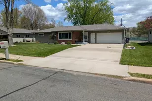 1909 S Palmetto Ave, Marshfield, WI 54449 - Photo 2