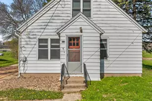 612 N Walnut Ave, Marshfield, WI 54449 - Photo 2