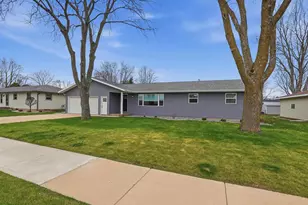 1427 E 29th St, Marshfield, WI 54449 - Photo 2