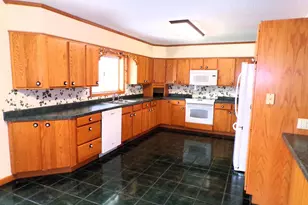 406 W Schofield Ave, Greenwood, WI 54437 - Photo 4