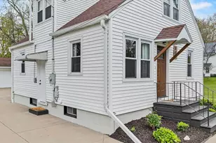 806 E Doege St, Marshfield, WI 54449 - Photo 2