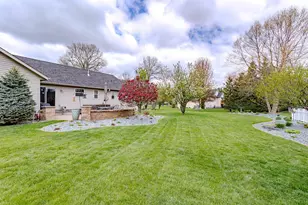 1985 Woodcrest Cir, Kronenwetter, WI 54455 - Photo 8