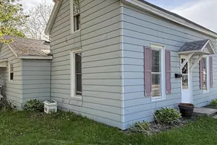 2142 Strongs Ave, Stevens Point, WI 54481 - Photo 2