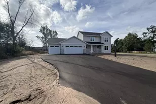 561 Amberwood Wy, Plover, WI 54467 - Photo 2