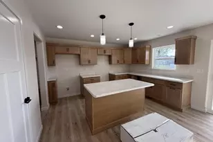 561 Amberwood Wy, Plover, WI 54467 - Photo 12
