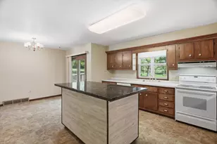 621 W Upham St, Marshfield, WI 54449 - Photo 14