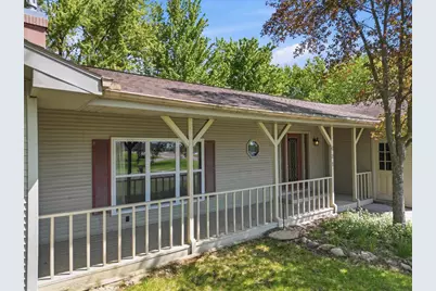 621 W Upham Street, Marshfield, WI 54449 - Photo 2