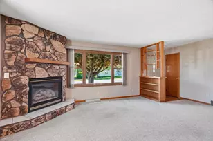 311 W Ives St, Marshfield, WI 54449 - Photo 6