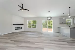 621 Amberwood Wy, Plover, WI 54467 - Photo 8