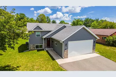 907 S 22nd Avenue, Wausau, WI 54401 - Photo 2