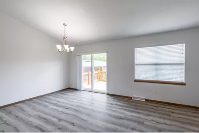 907 S 22nd Avenue, Wausau, WI 54401 - Photo 8