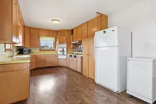 609 8th St, Marathon, WI 54448 - Photo 2